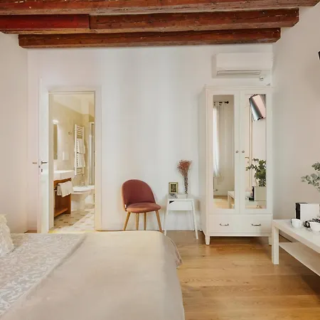 לינה וארוחת בוקר Bianca Cappello House